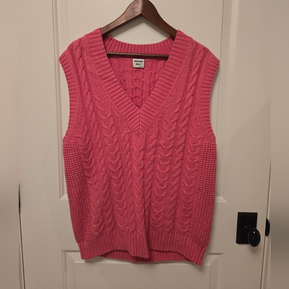 Aritzia Sunday Best Pink Winston V-Neck Sweater Vest | Article #95149 | Size S